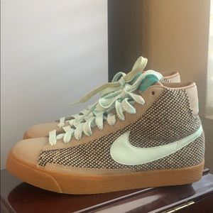 GENTLY USED NIKE BLAZER, TWEED, SZ 9 WMNS